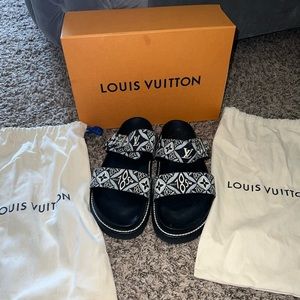 LV SLIDES SIZE 38